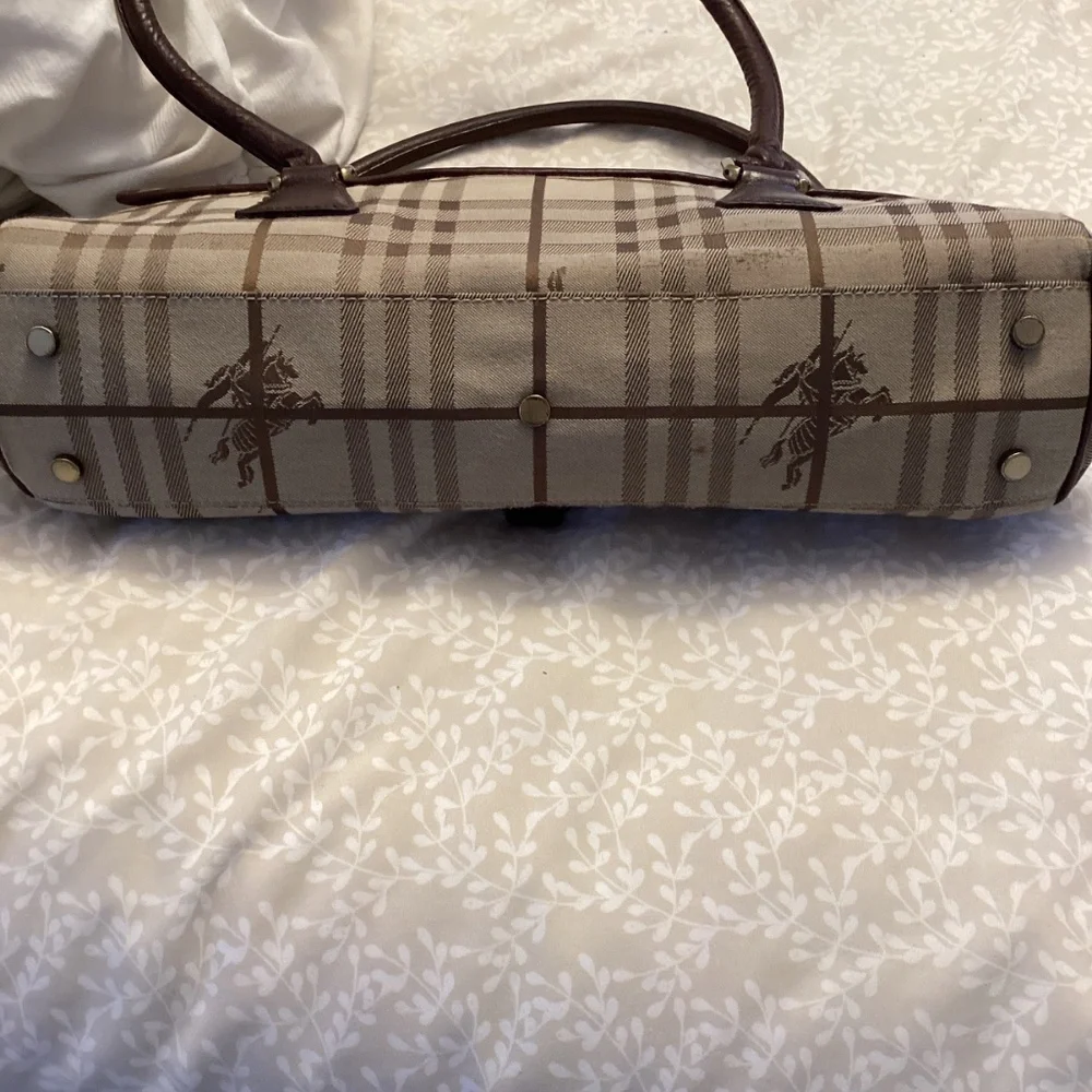 Burberry hand bag and espadrilles - Picture 6 of 6